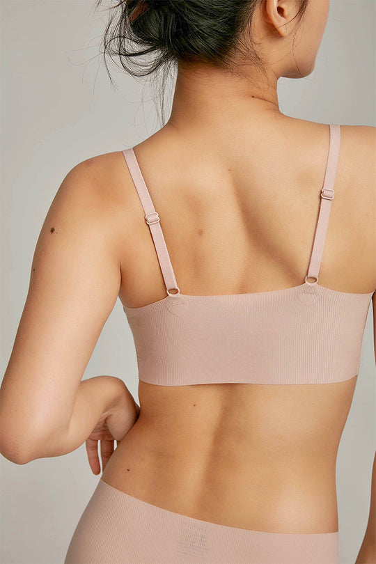 無痕・エアリー細紐スクープブラ（ライトピンク）