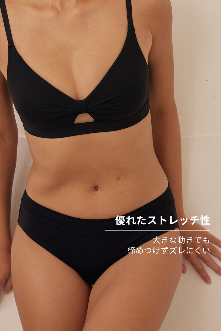 柔韌・マットグロウエアリーミッドショーツ｜ブラック