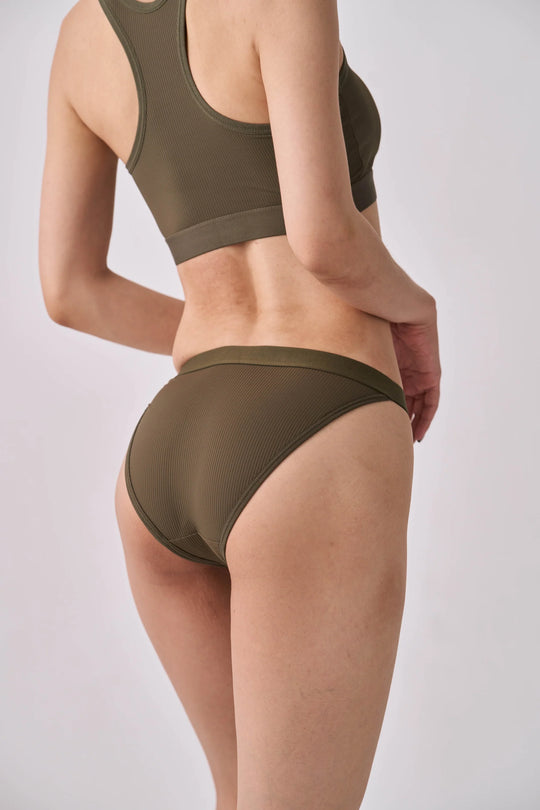 ストライプハーフバックショーツ｜ブラック