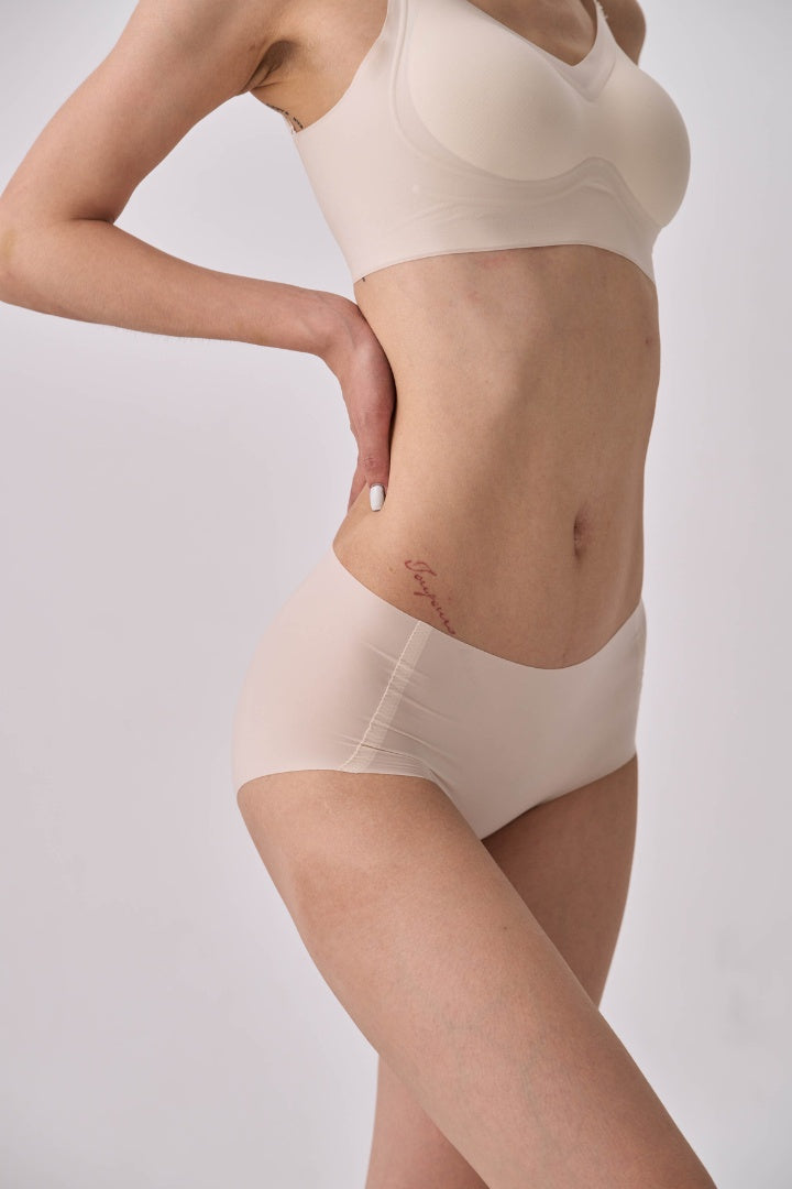 無痕・雲感ハイウエストショーツ｜グレージュ